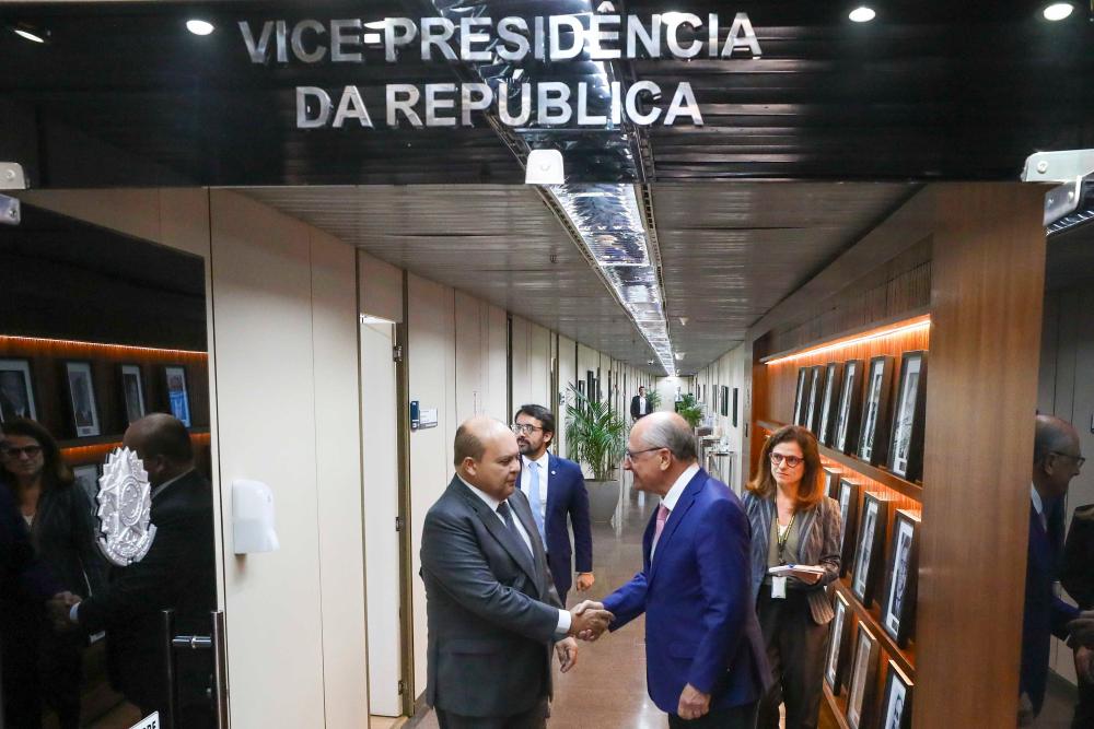 Capa da notícia: Governador Ibaneis Rocha vai convocar edição extraordinária do Fórum Nacional de Governadores para debater tarifas americanas